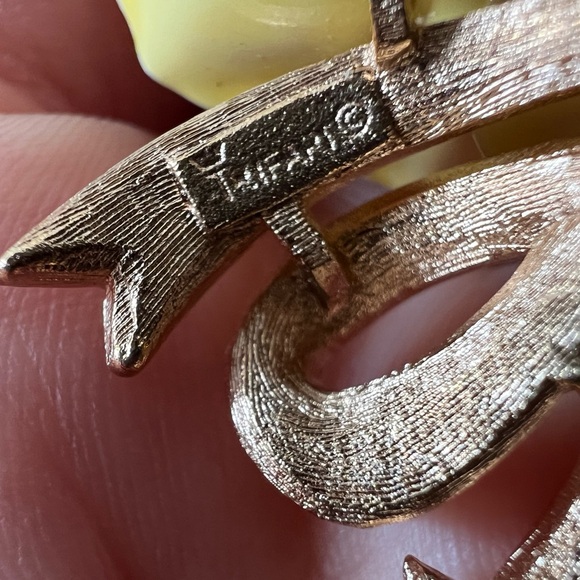 Rare Vintage Crown Trifari Yellow Flower brooch and clip on earrings Set - Picture 6 of 6